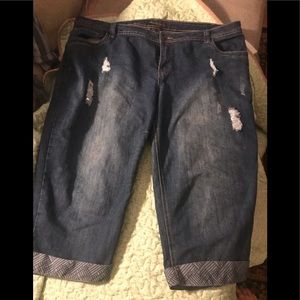 Distressed Cropped Jeans